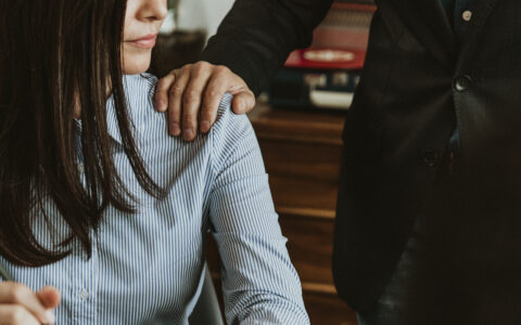 ¿Qué hacer en caso de ser víctima de acoso sexual en el trabajo o en una entidad educativa?